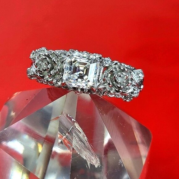 925 Sterling Silver Ring Sz 7 with D Colour Moissanite Gemstone - Picture 3 of 12